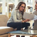 Two US expats sit on a couch discussing the UK remittance basis